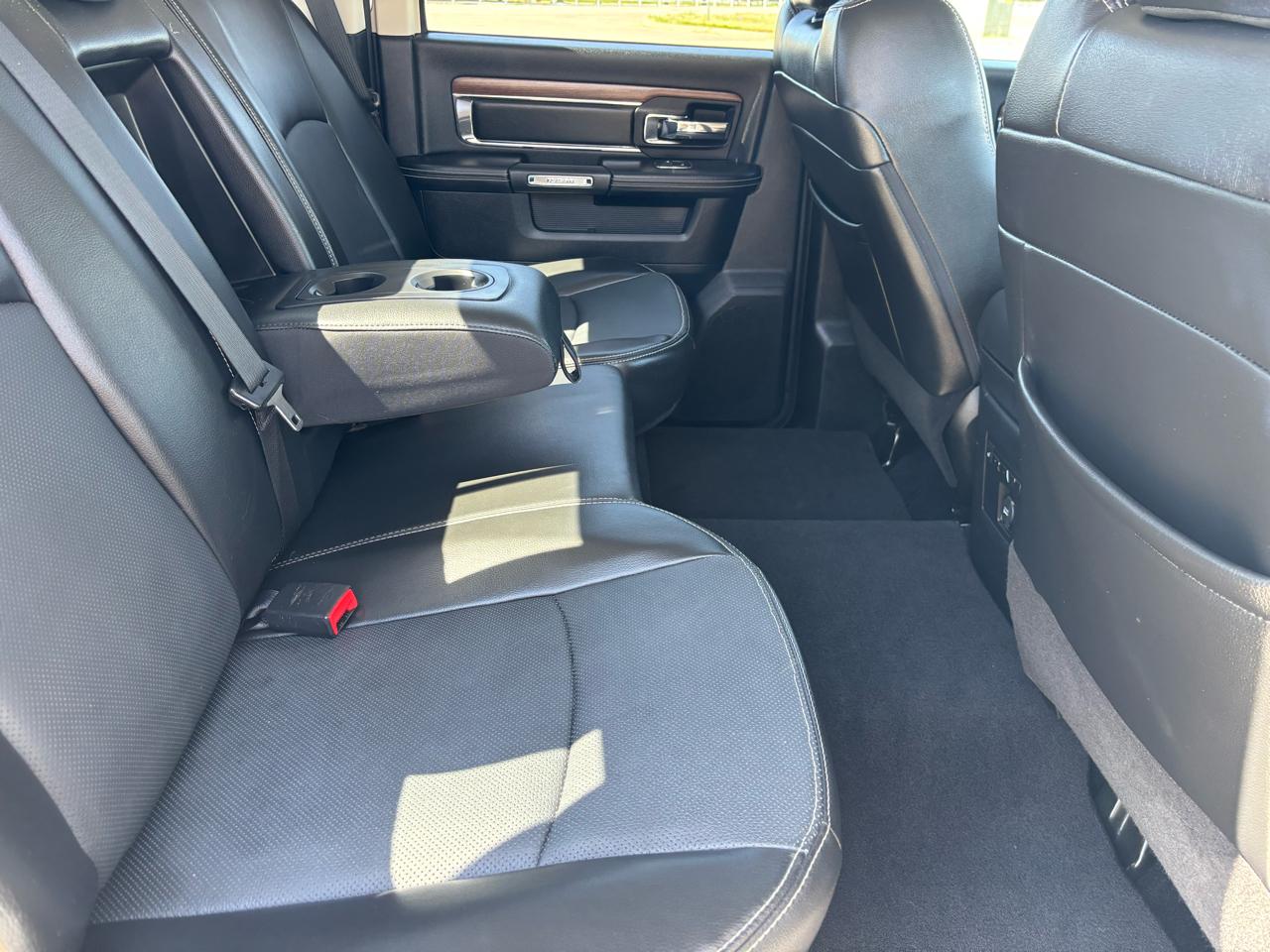 RAM 1500 4WD Crew Cab 140.5" Laramie 2013