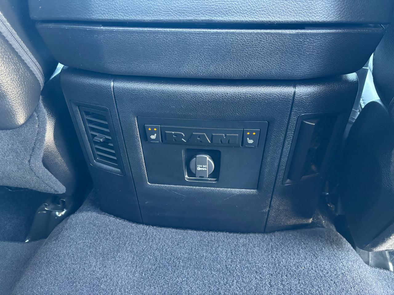 RAM 1500 4WD Crew Cab 140.5" Laramie 2013