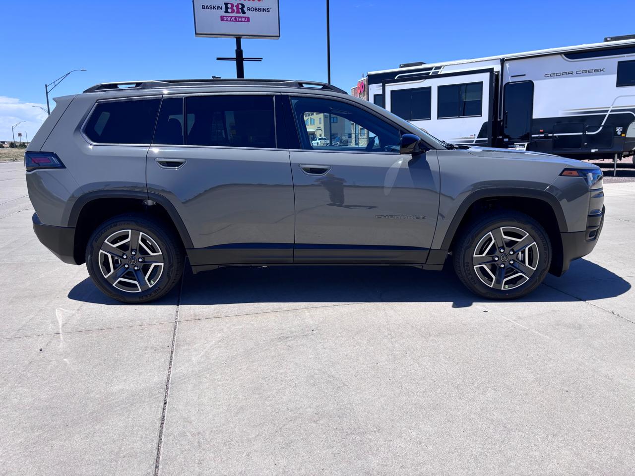 Jeep Cherokee Laredo 4x4 2026