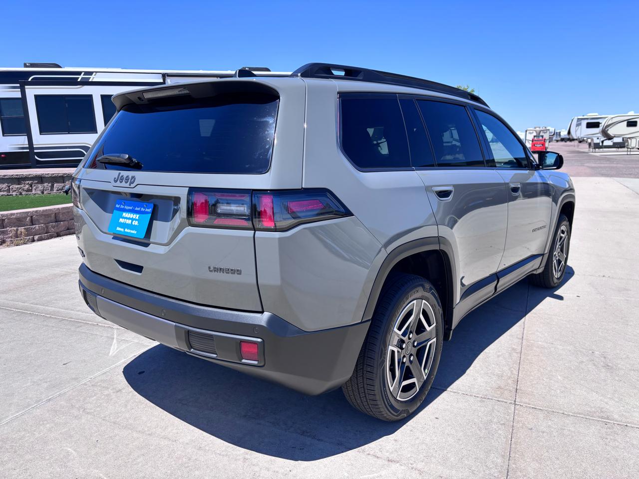 Jeep Cherokee Laredo 4x4 2026