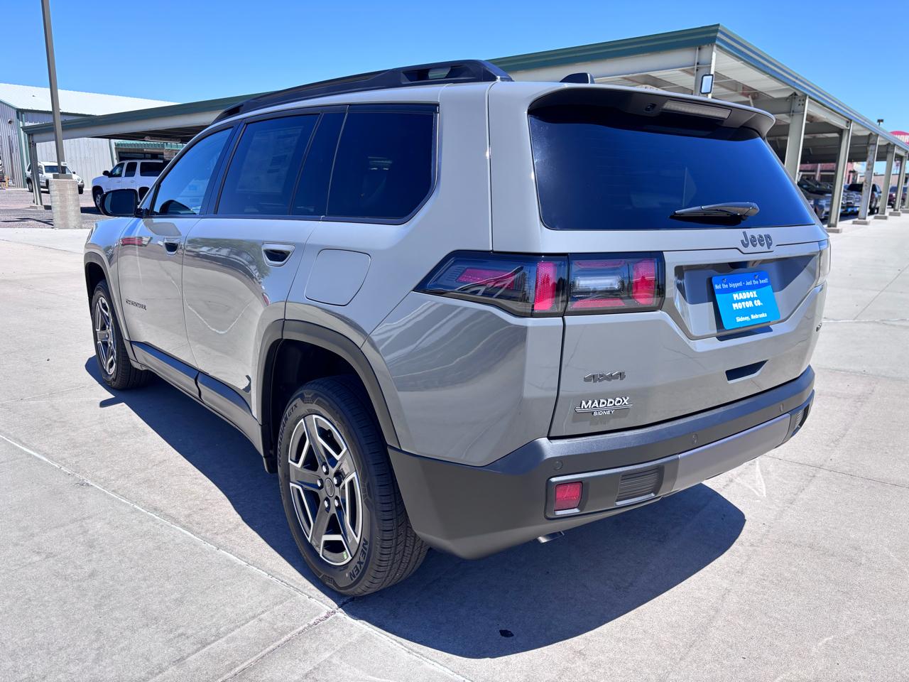 Jeep Cherokee Laredo 4x4 2026