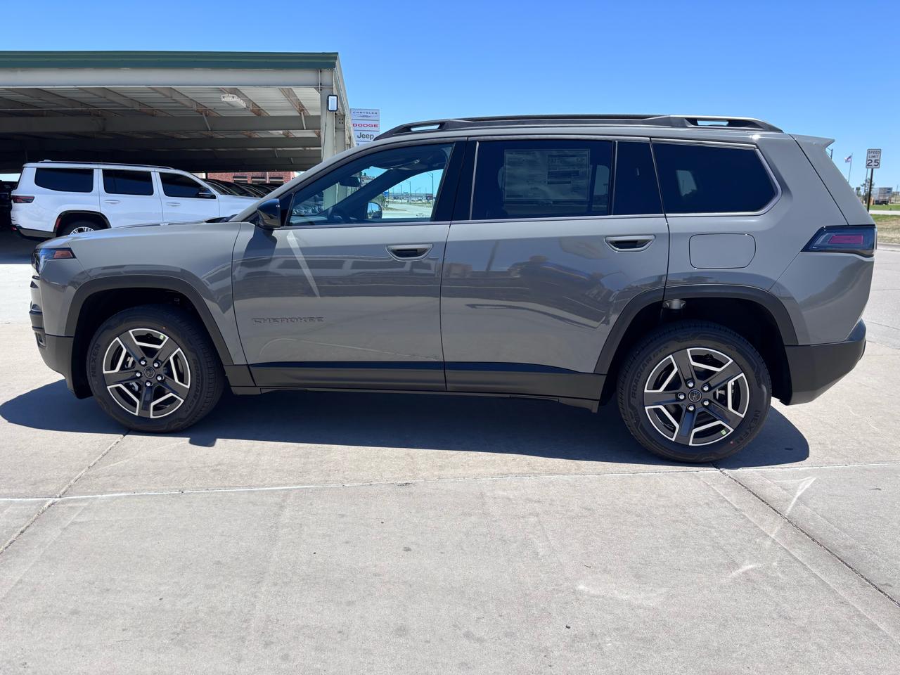 Jeep Cherokee Laredo 4x4 2026