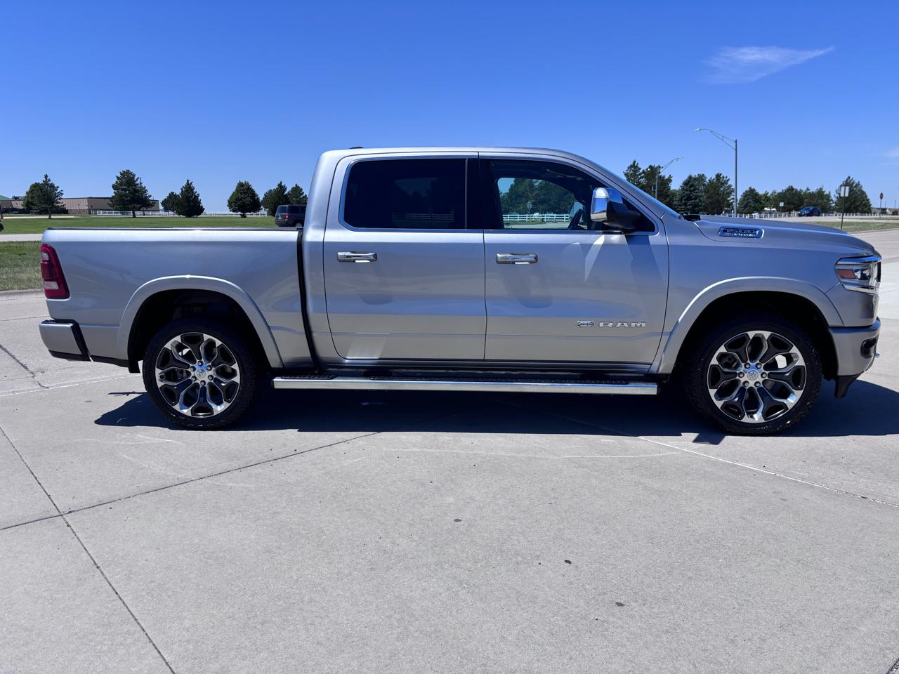 RAM 1500 Longhorn 4x4 Crew Cab 5'7" Box 2022