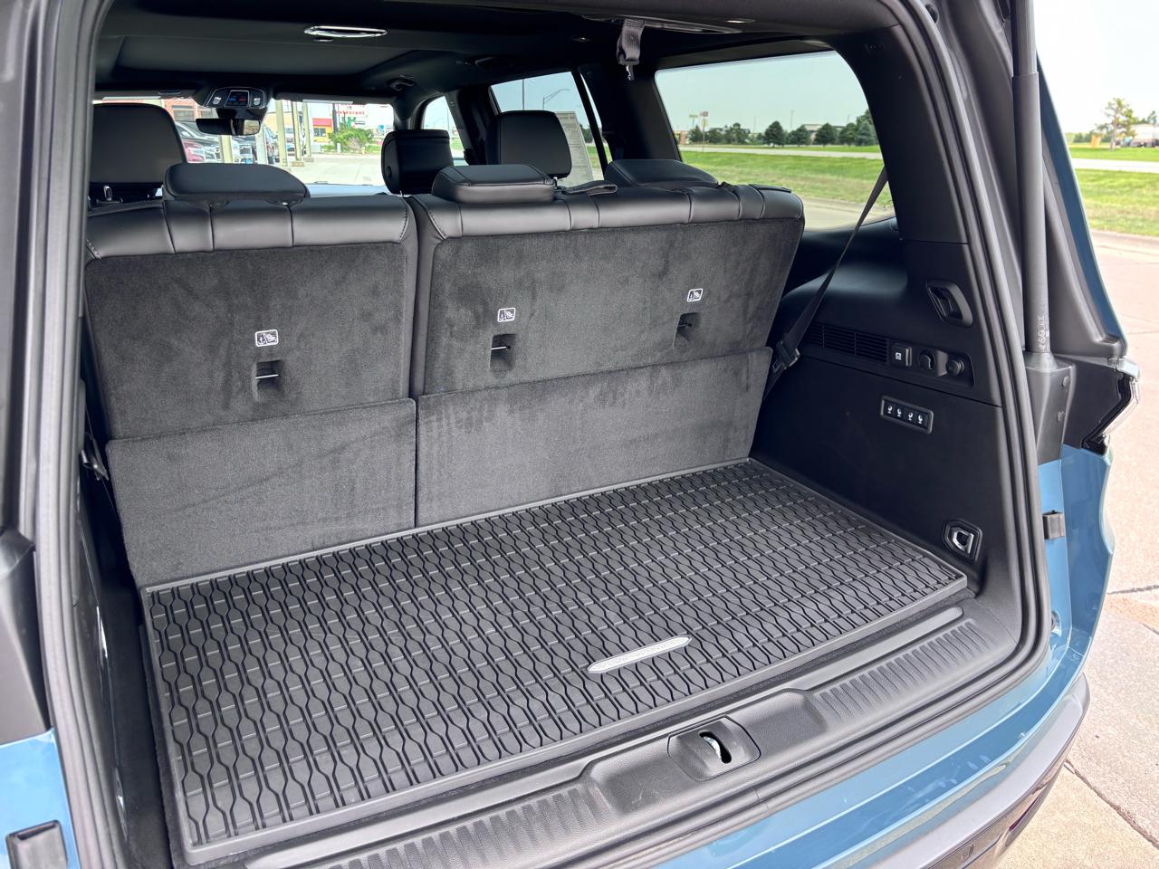 Jeep Grand Wagoneer Upland 4x4 2026