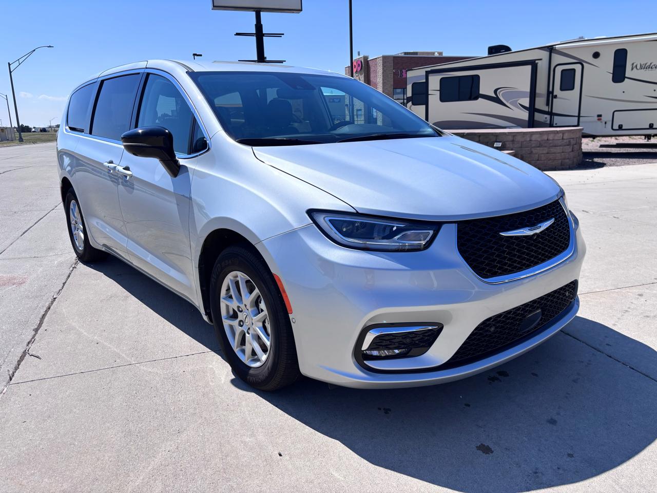 Chrysler Pacifica Touring L FWD 2024