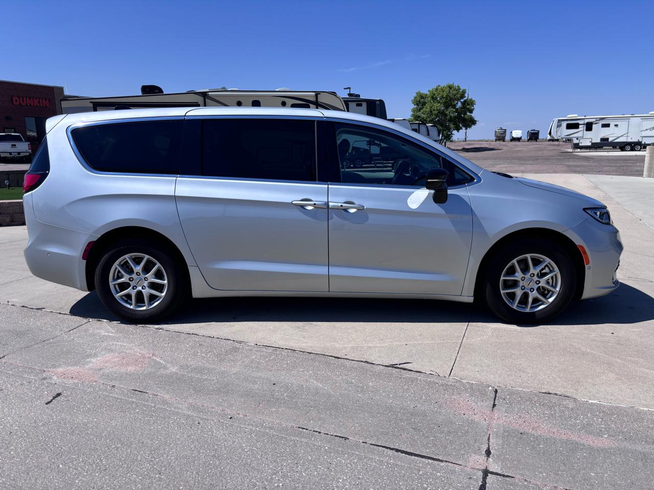 Chrysler Pacifica Touring L FWD 2024