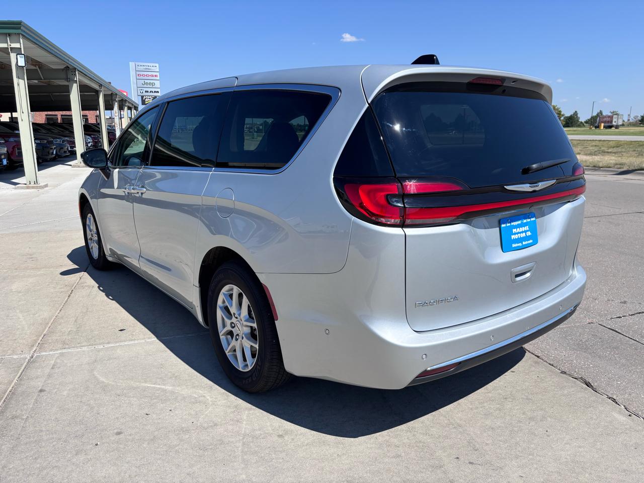 Chrysler Pacifica Touring L FWD 2024