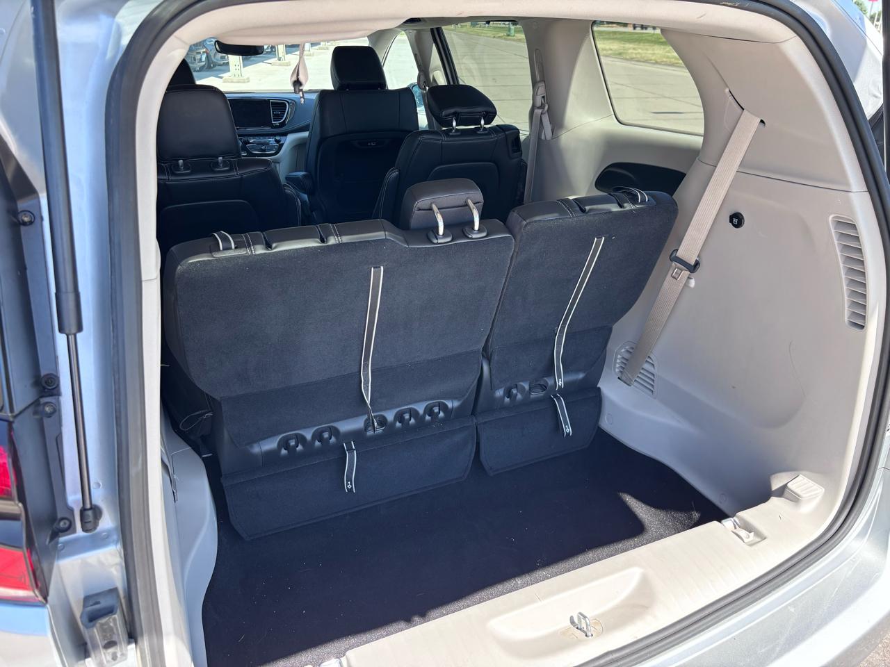 Chrysler Pacifica Touring L FWD 2024