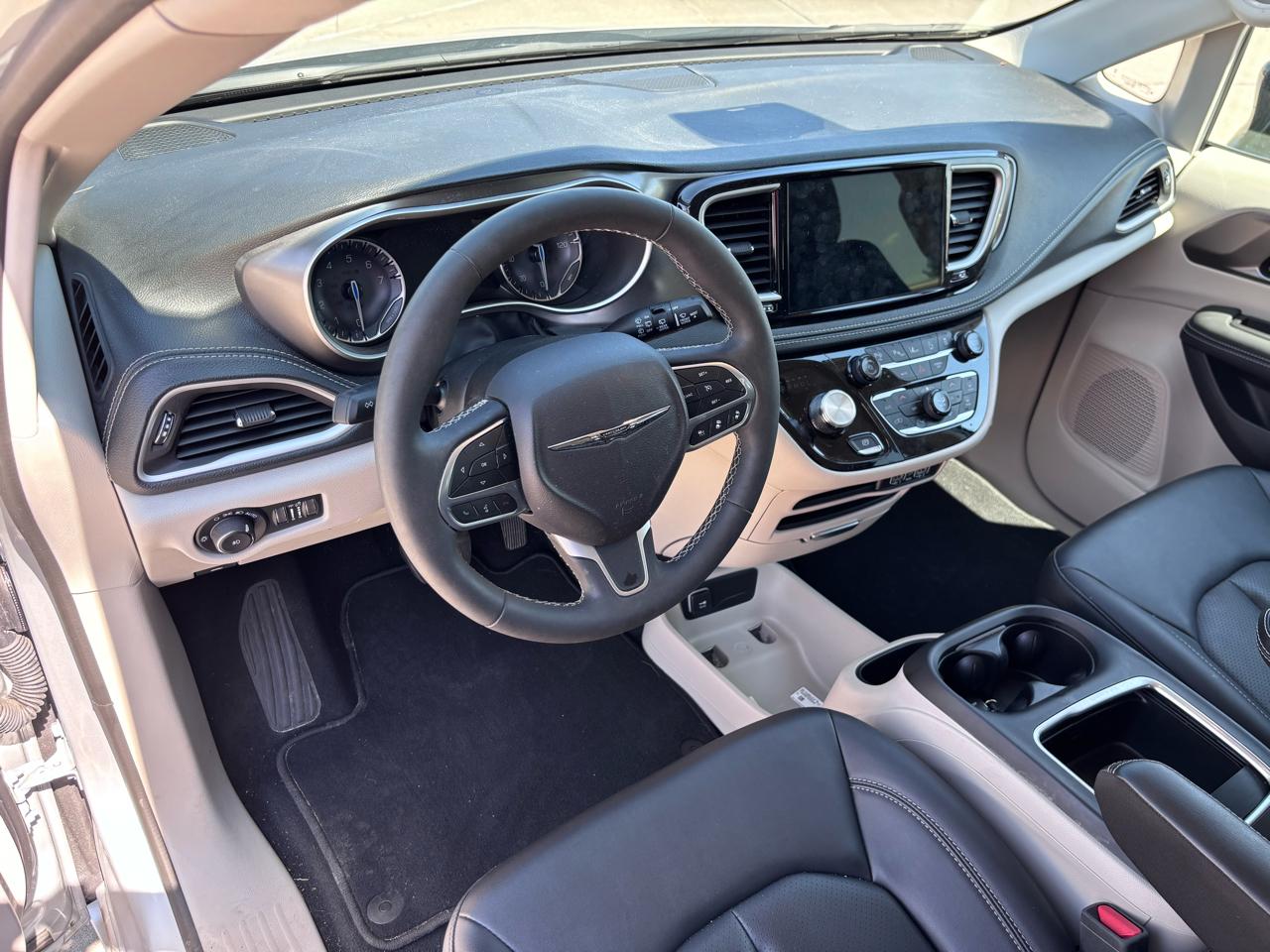 Chrysler Pacifica Touring L FWD 2024