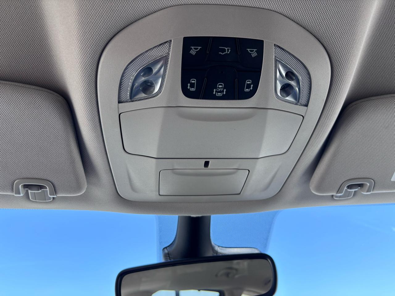 Chrysler Pacifica Touring L FWD 2024