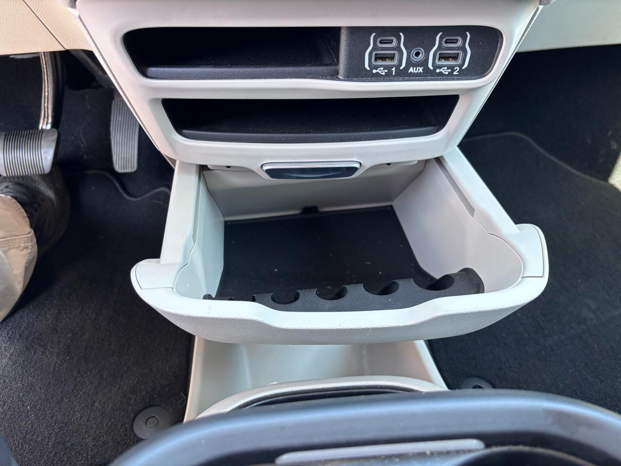 Chrysler Pacifica Touring L FWD 2024