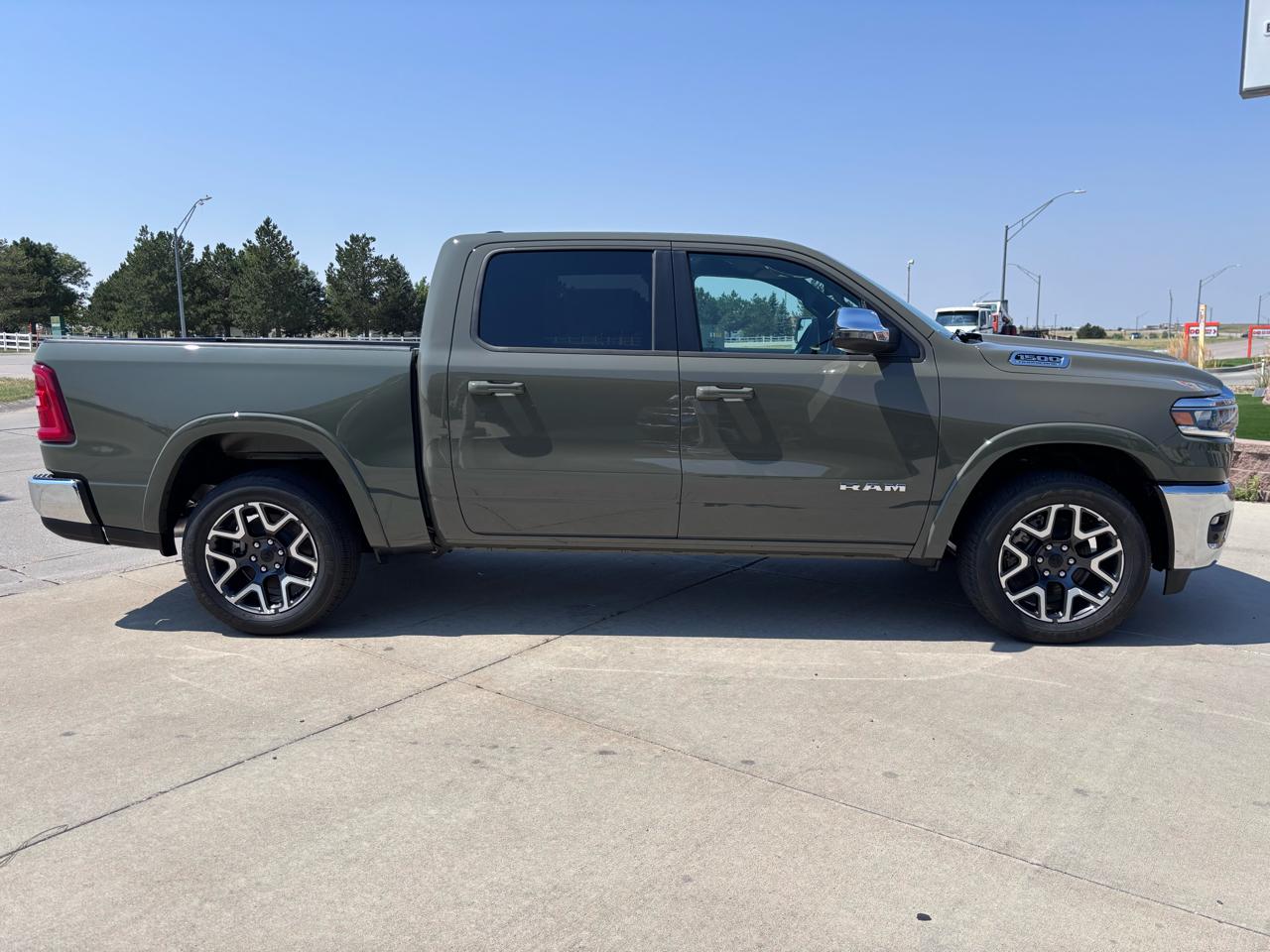 RAM 1500 Laramie 4x4 Crew Cab 5'7" Box 2026