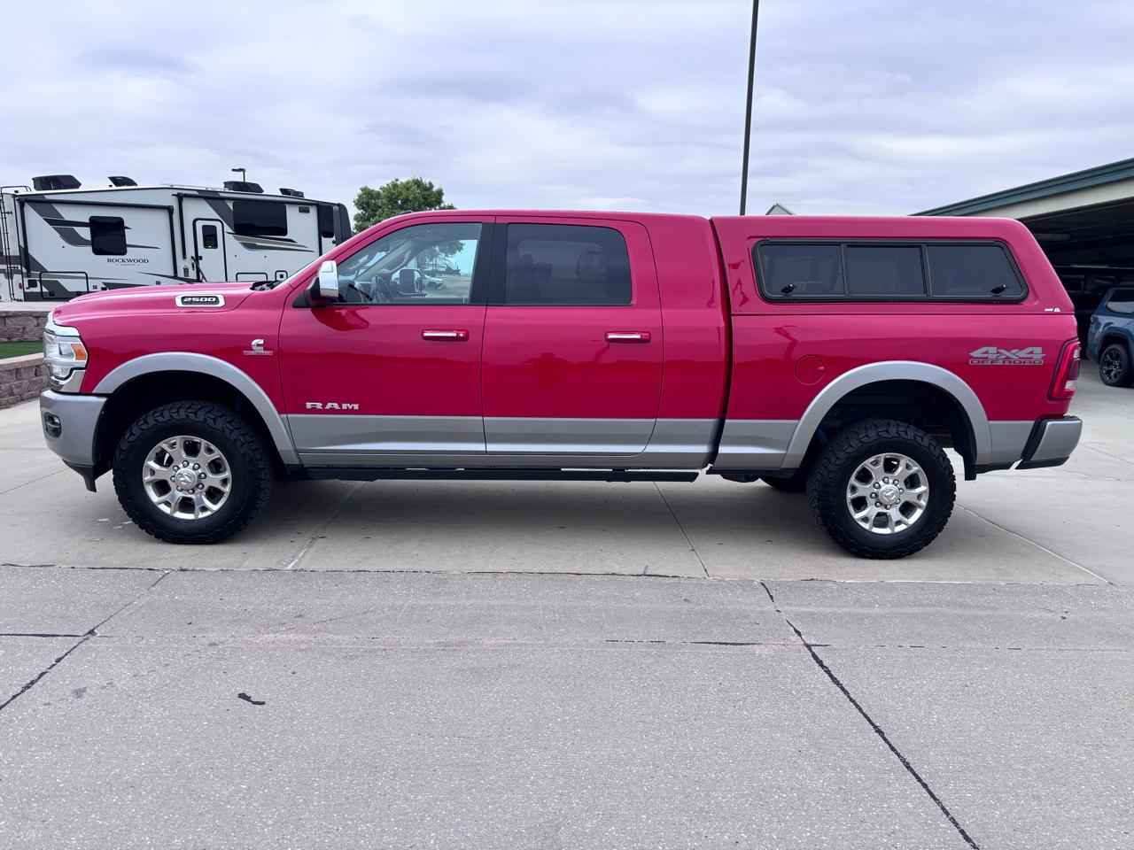 RAM 2500 Laramie 4x4 Mega Cab 6'4" Box 2020