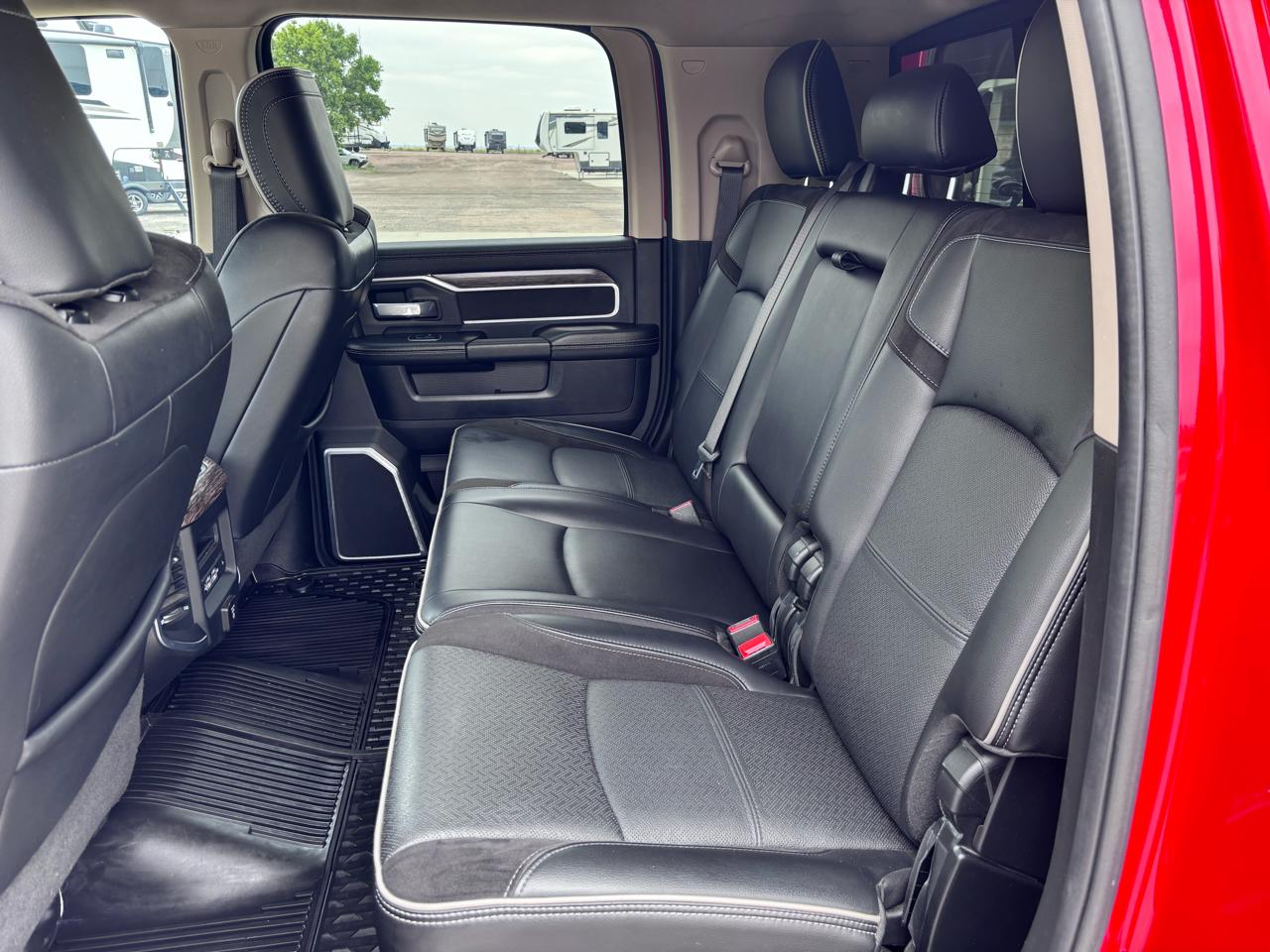 RAM 2500 Laramie 4x4 Mega Cab 6'4" Box 2020