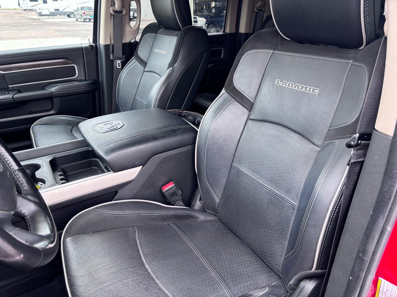 RAM 2500 Laramie 4x4 Mega Cab 6'4" Box 2020