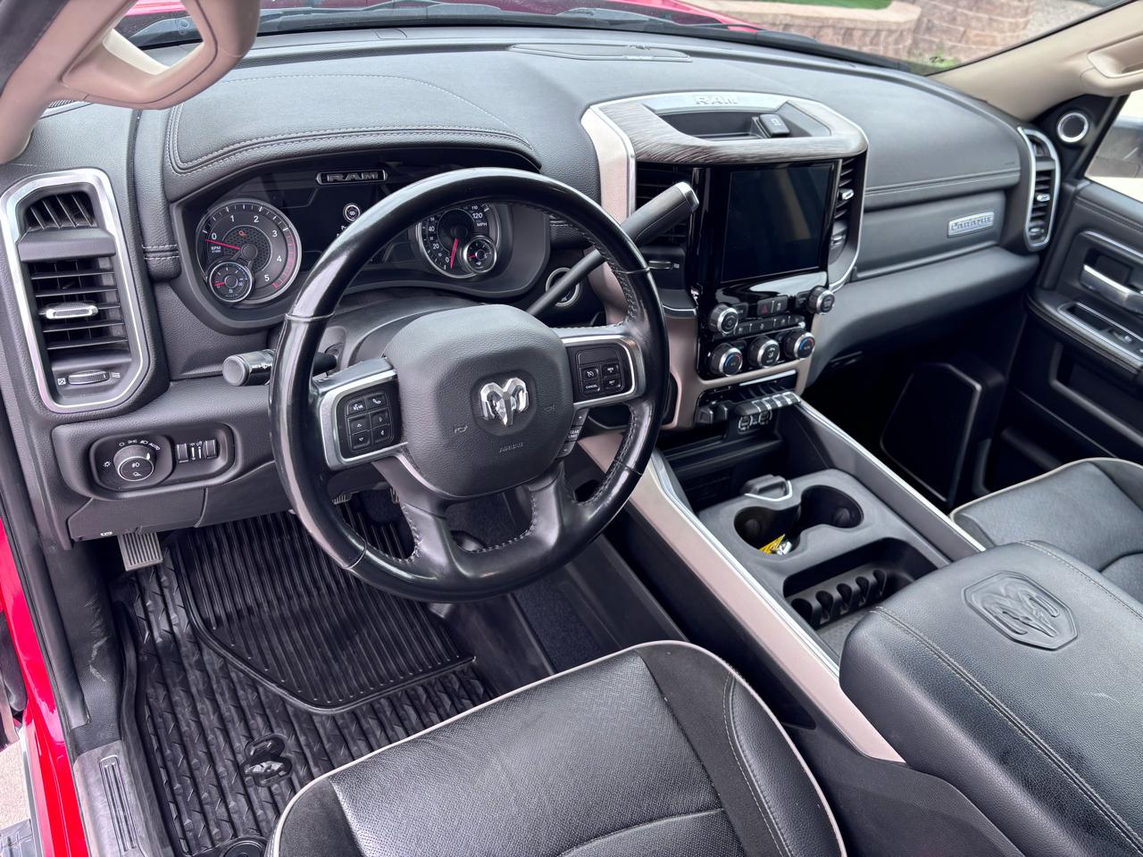 RAM 2500 Laramie 4x4 Mega Cab 6'4" Box 2020