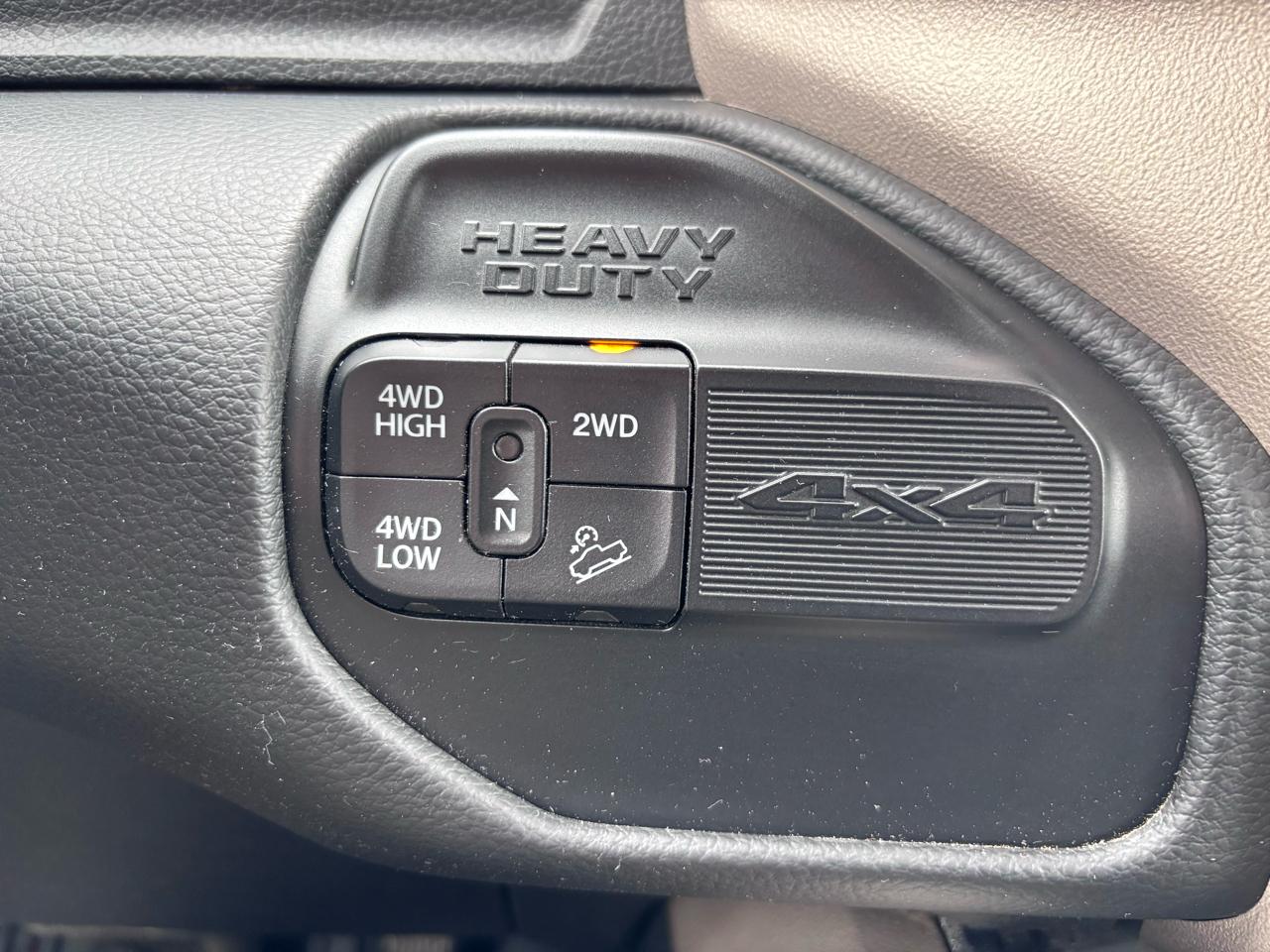RAM 2500 Laramie 4x4 Mega Cab 6'4" Box 2020