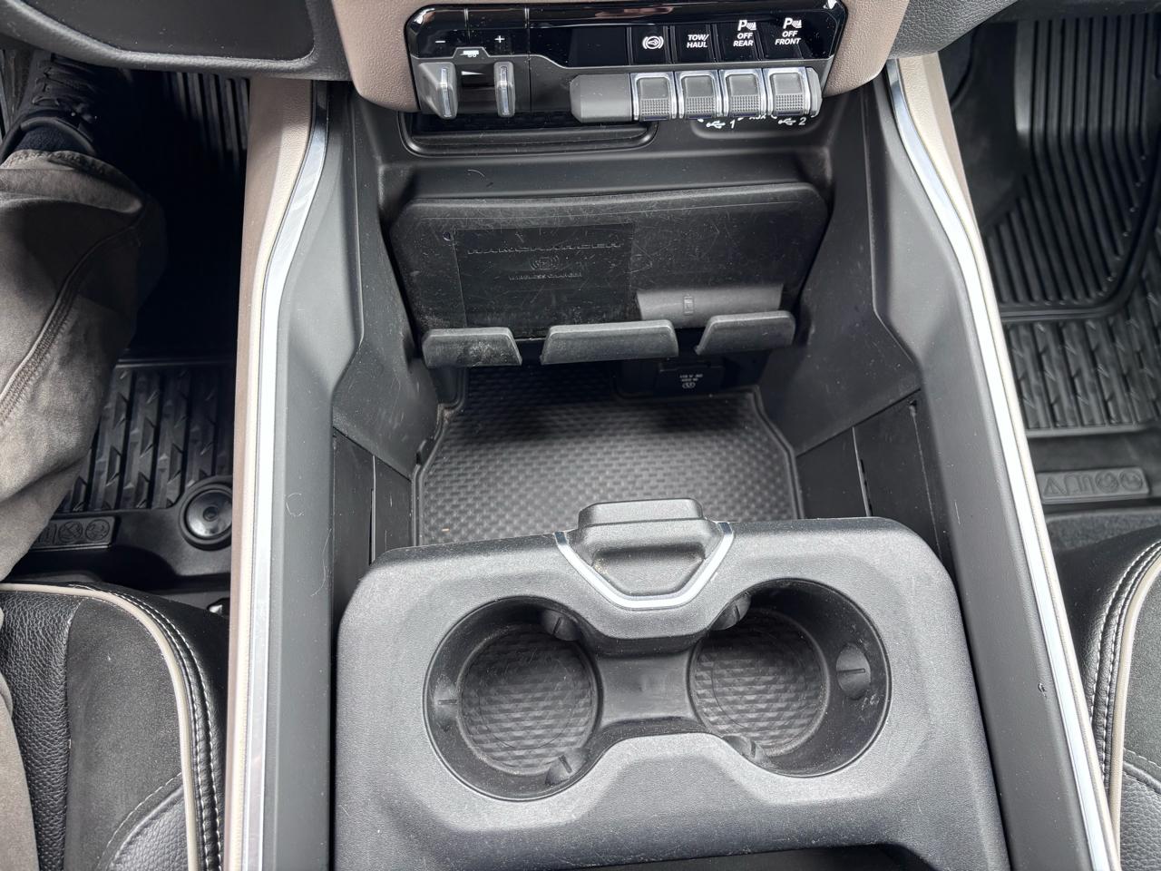 RAM 2500 Laramie 4x4 Mega Cab 6'4" Box 2020