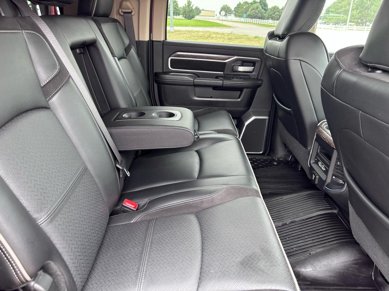 RAM 2500 Laramie 4x4 Mega Cab 6'4" Box 2020