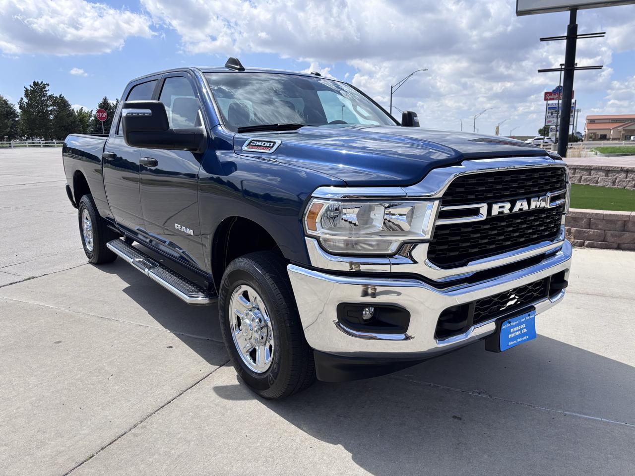 RAM 2500 Big Horn 4x4 Crew Cab 6'4" Box 2024