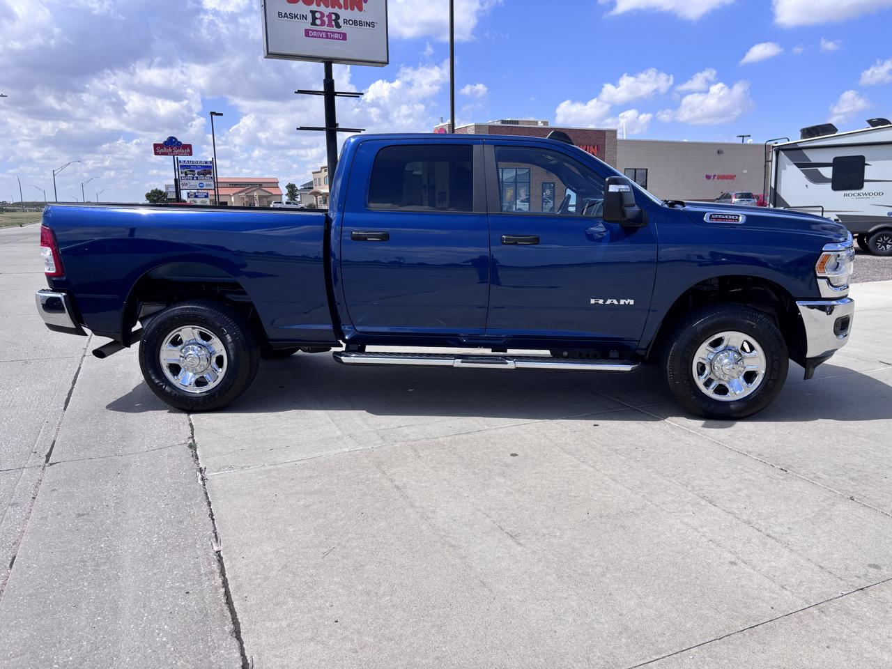 RAM 2500 Big Horn 4x4 Crew Cab 6'4" Box 2024