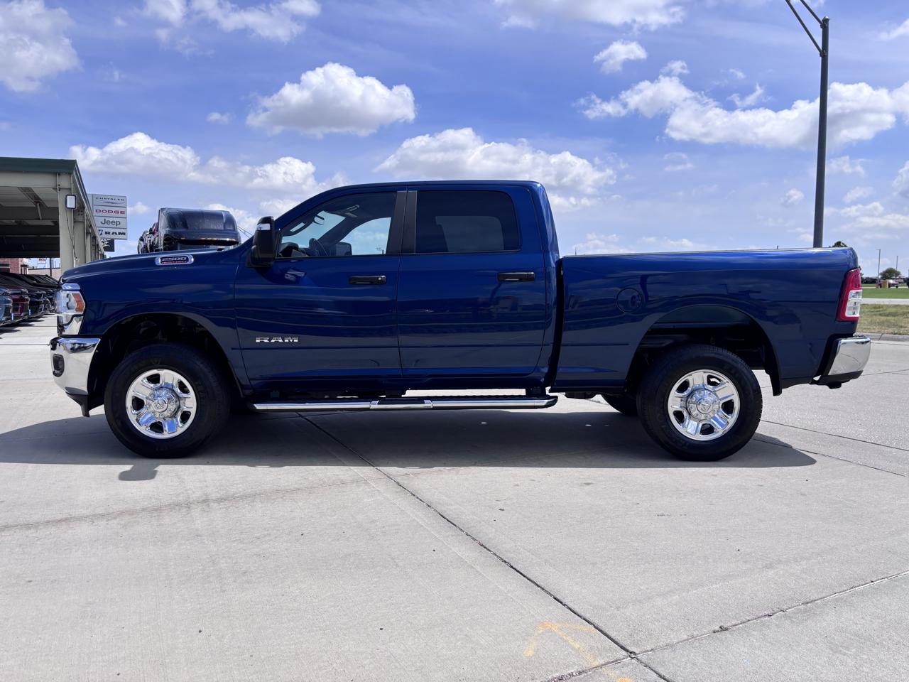 RAM 2500 Big Horn 4x4 Crew Cab 6'4" Box 2024