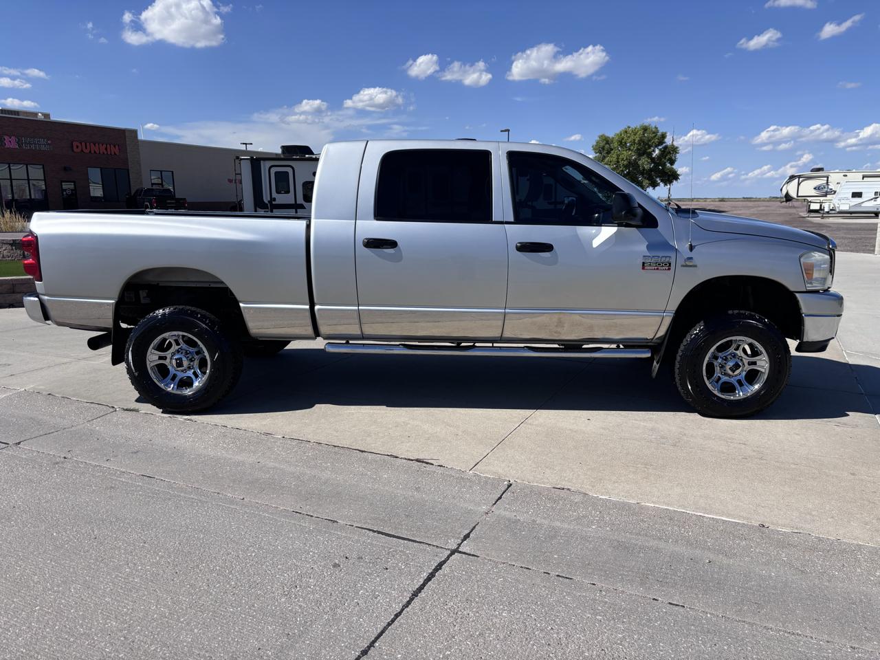 Dodge Ram 2500 4WD Mega Cab 160.5" SLT 2007