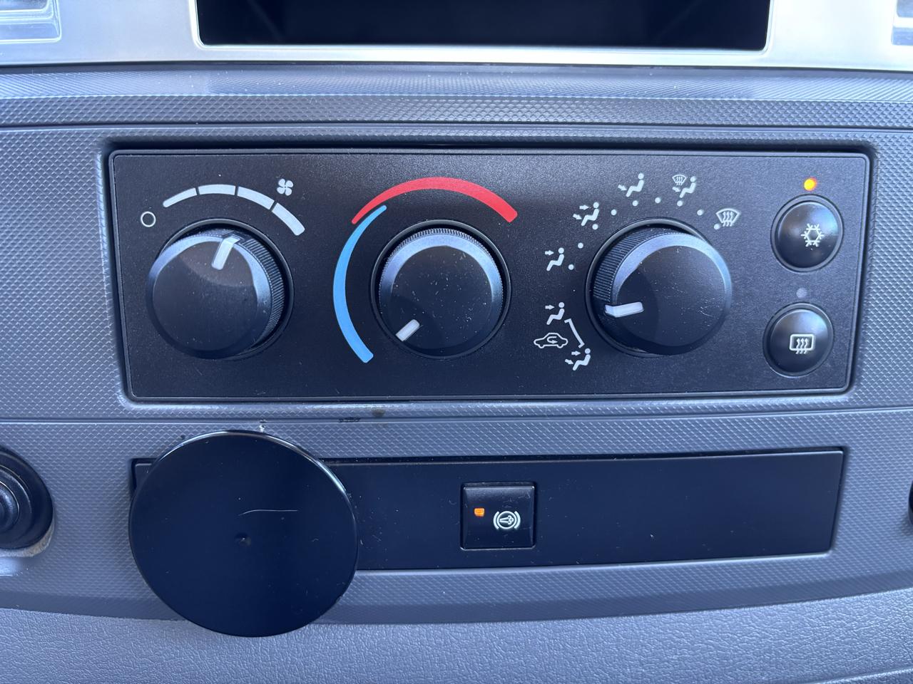 Dodge Ram 2500 4WD Mega Cab 160.5" SLT 2007