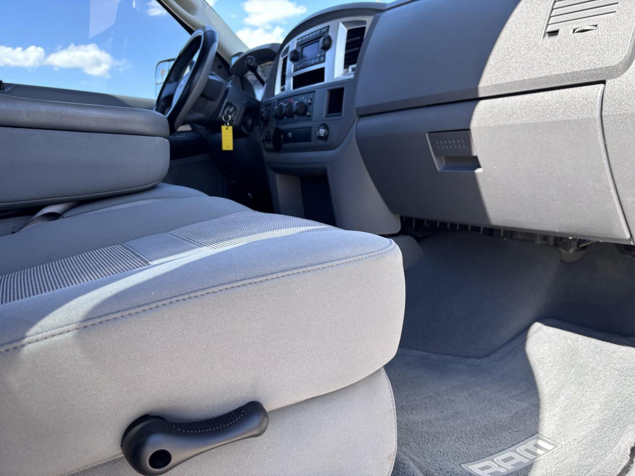 Dodge Ram 2500 4WD Mega Cab 160.5" SLT 2007