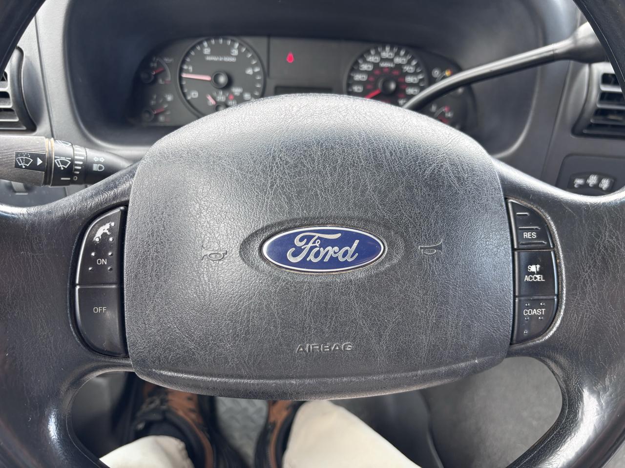 Ford Super Duty F-250 Crew Cab 156" XLT 4WD 2005