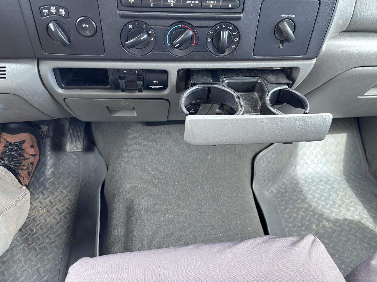 Ford Super Duty F-250 Crew Cab 156" XLT 4WD 2005