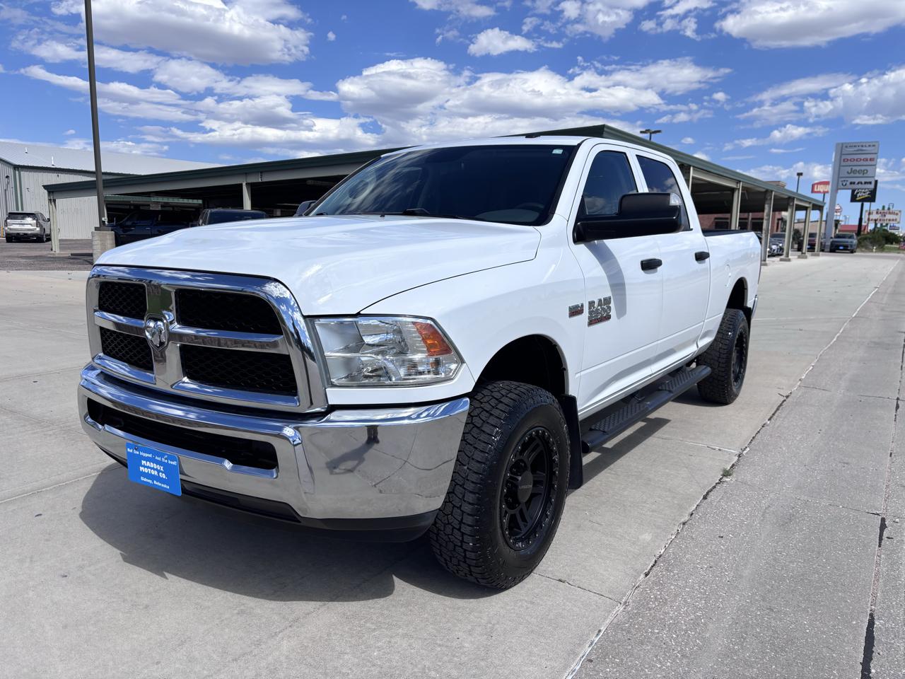 RAM 2500 Tradesman 4x4 Crew Cab 6'4" Box 2017