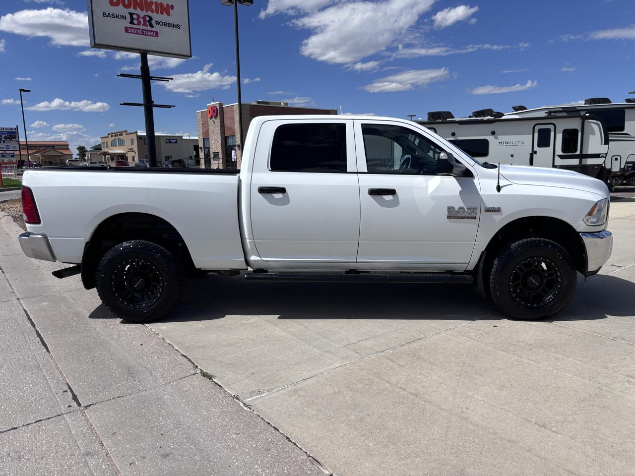 RAM 2500 Tradesman 4x4 Crew Cab 6'4" Box 2017