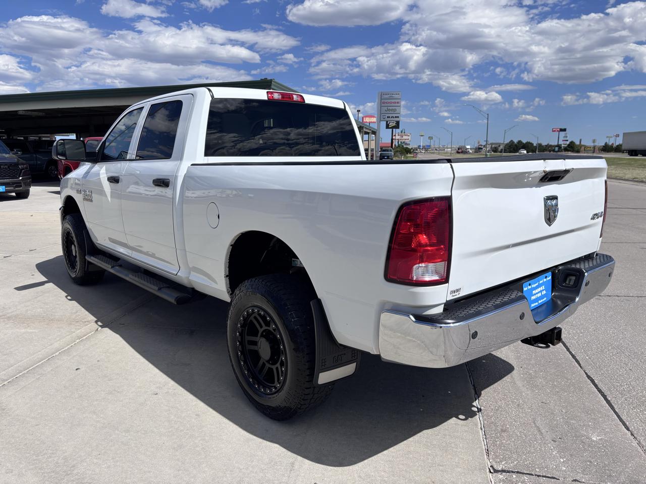 RAM 2500 Tradesman 4x4 Crew Cab 6'4" Box 2017