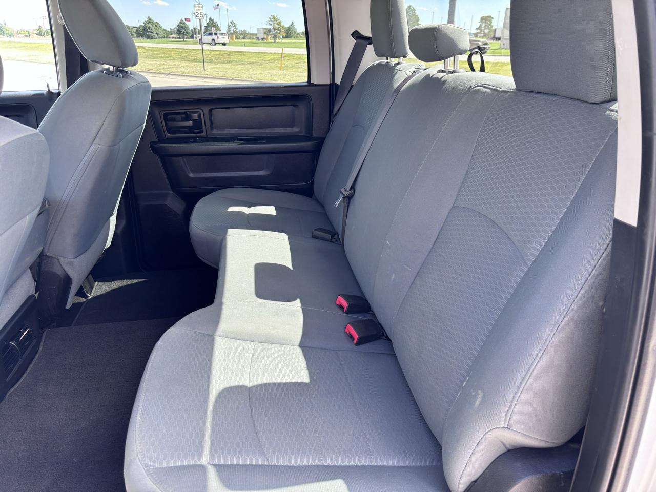 RAM 2500 Tradesman 4x4 Crew Cab 6'4" Box 2017