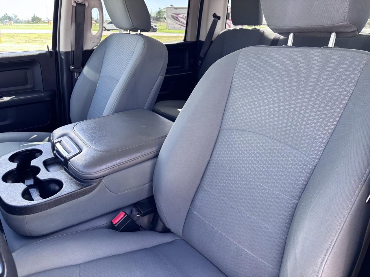 RAM 2500 Tradesman 4x4 Crew Cab 6'4" Box 2017
