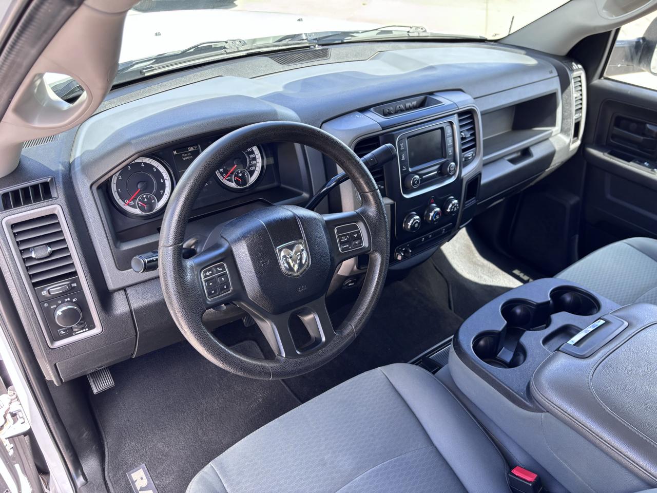 RAM 2500 Tradesman 4x4 Crew Cab 6'4" Box 2017