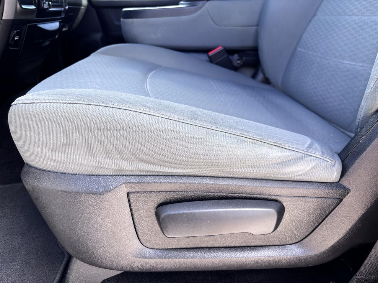 RAM 2500 Tradesman 4x4 Crew Cab 6'4" Box 2017