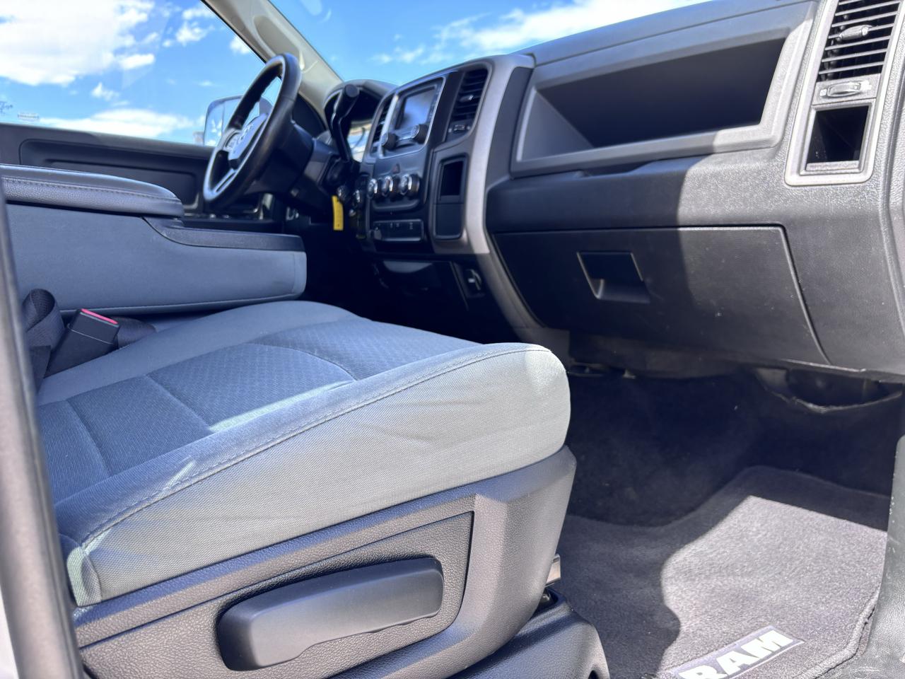 RAM 2500 Tradesman 4x4 Crew Cab 6'4" Box 2017