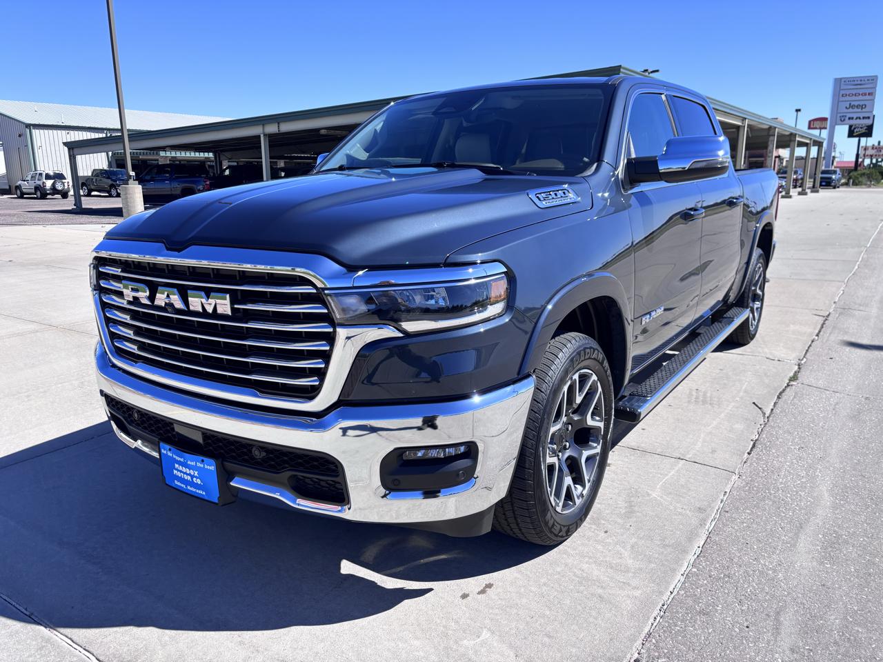 RAM 1500 Laramie 4x4 Crew Cab 5'7" Box 2027
