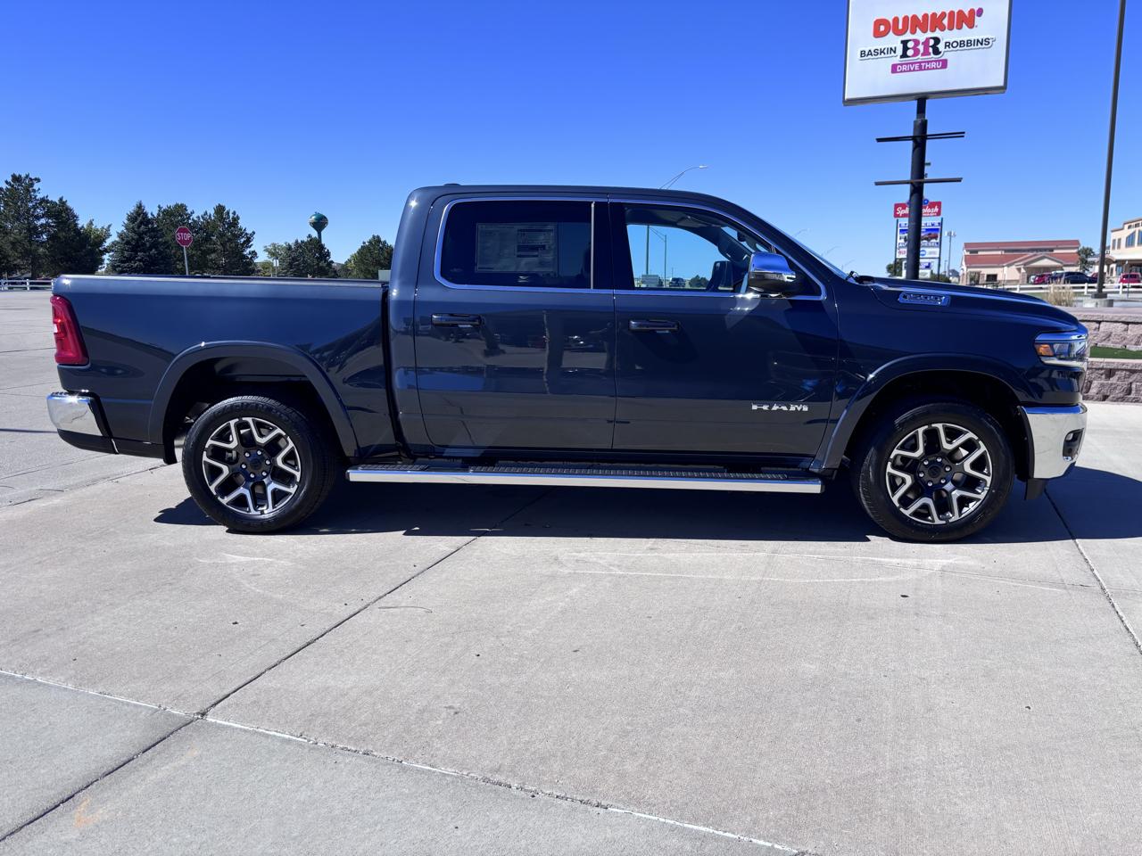 RAM 1500 Laramie 4x4 Crew Cab 5'7" Box 2027