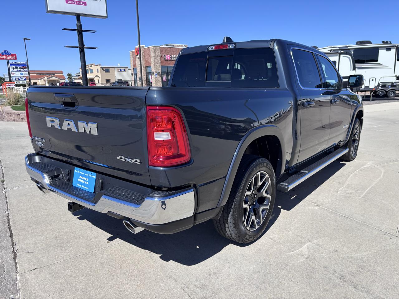 RAM 1500 Laramie 4x4 Crew Cab 5'7" Box 2027