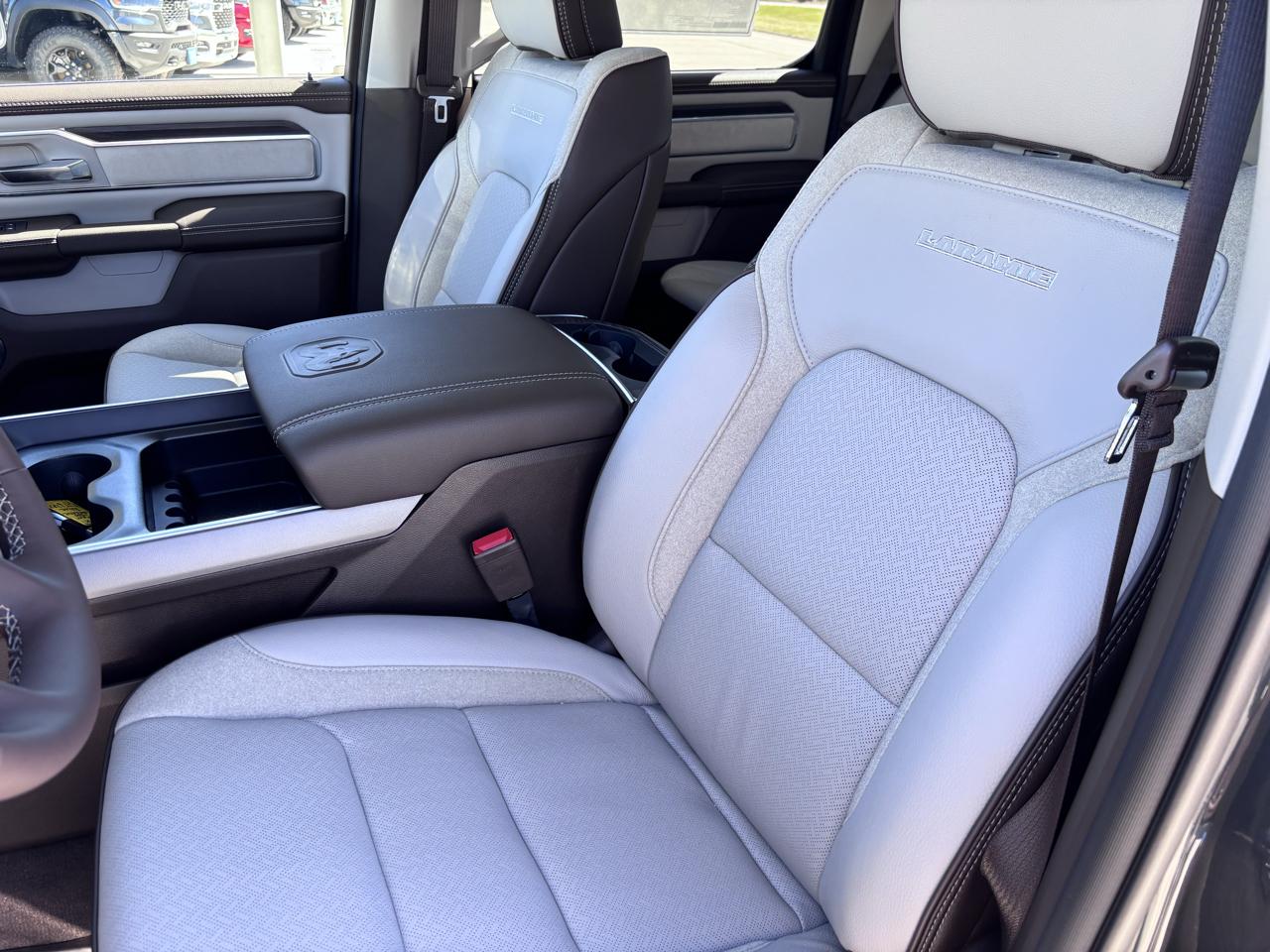 RAM 1500 Laramie 4x4 Crew Cab 5'7" Box 2027