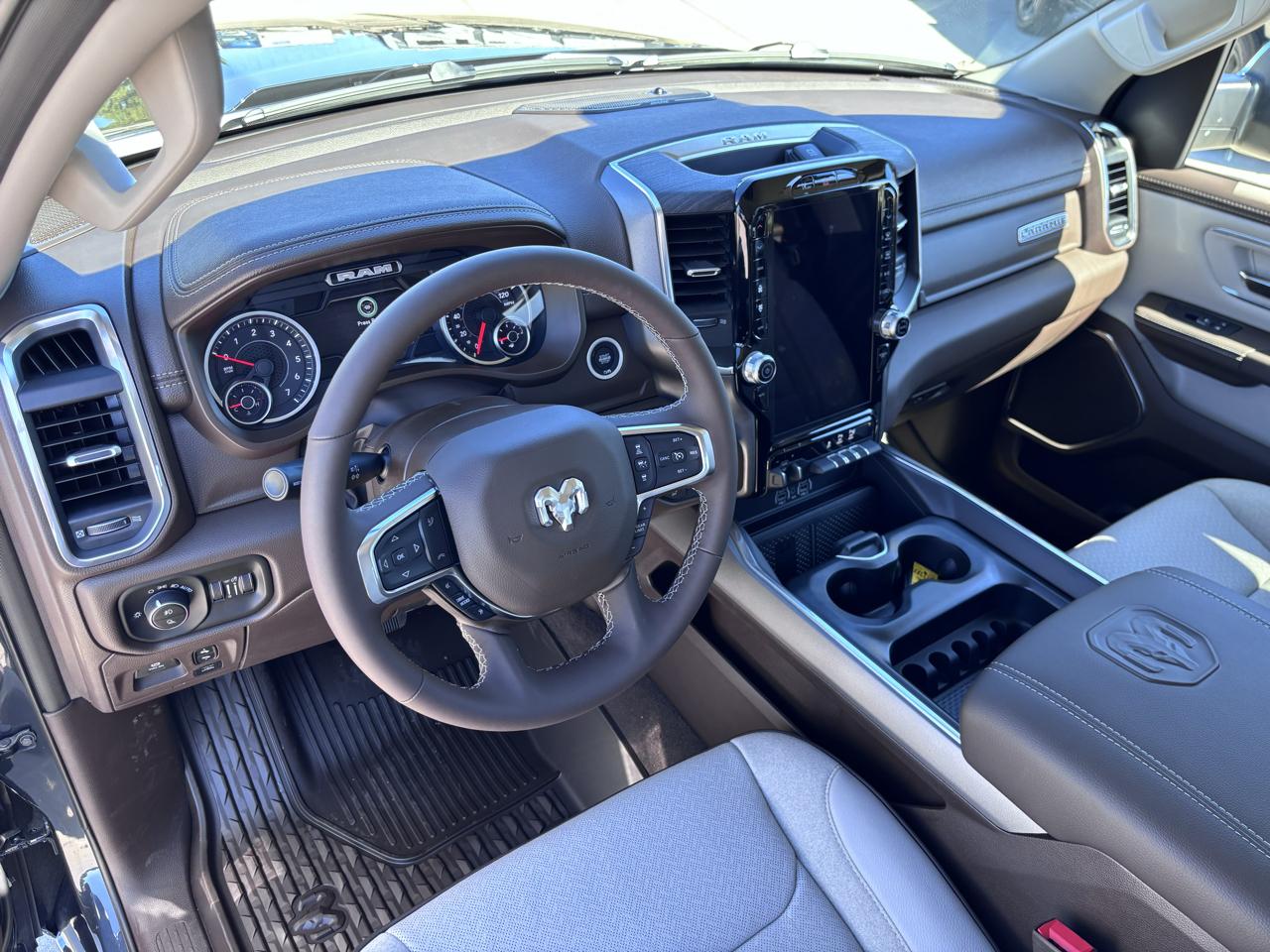 RAM 1500 Laramie 4x4 Crew Cab 5'7" Box 2027