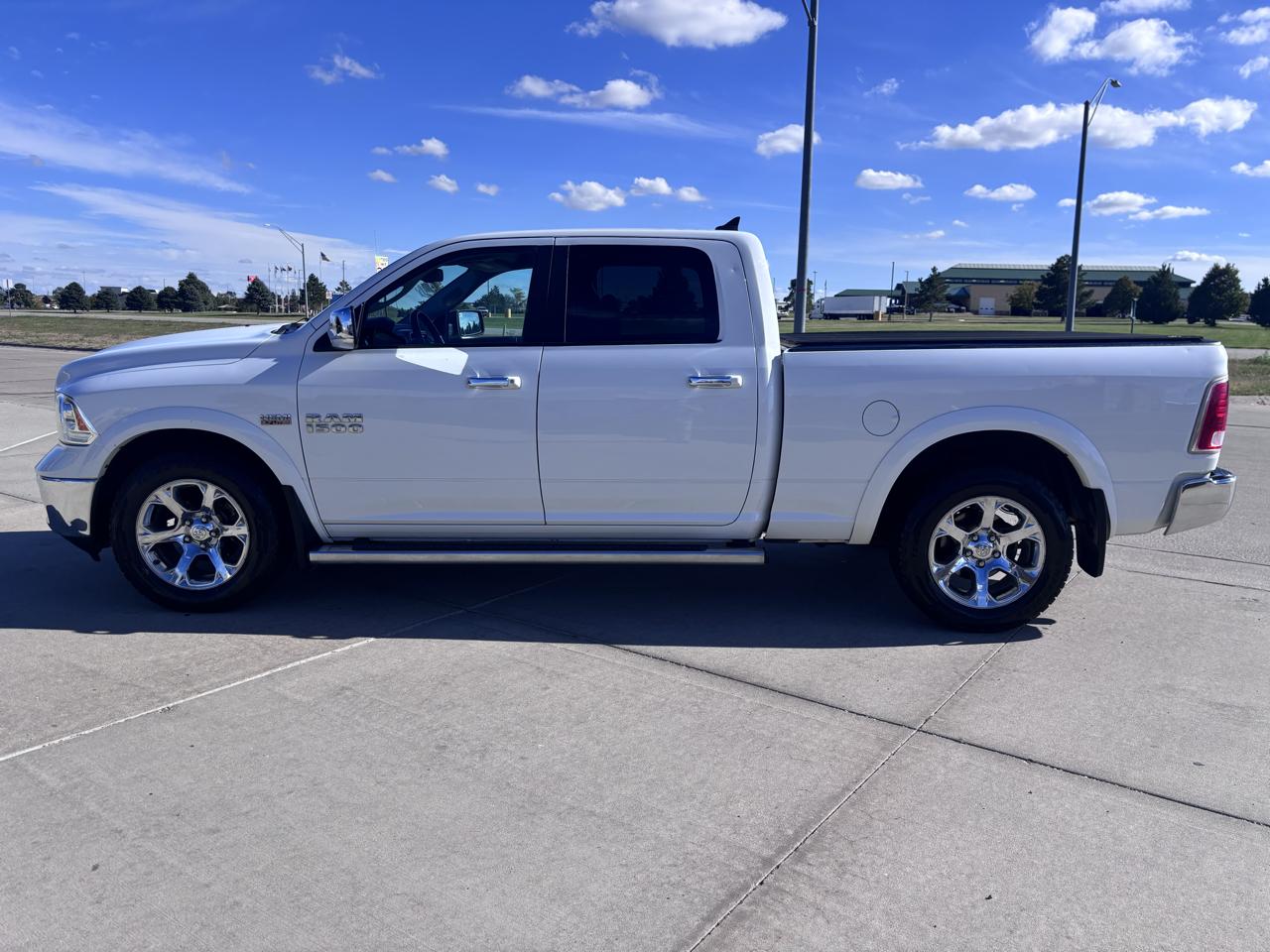 RAM 1500 Laramie 4x4 Crew Cab 6'4" Box 2018