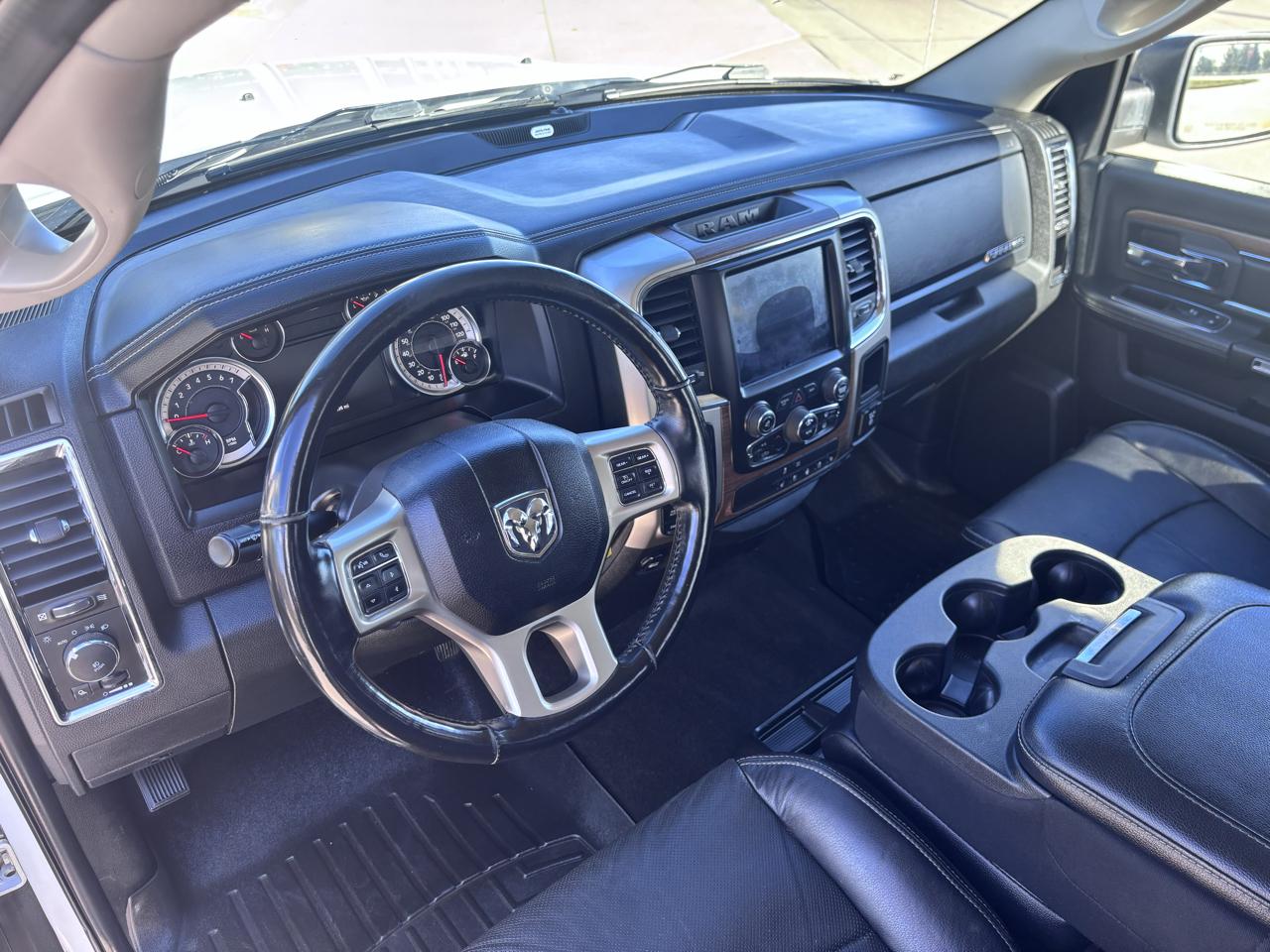 RAM 1500 Laramie 4x4 Crew Cab 6'4" Box 2018