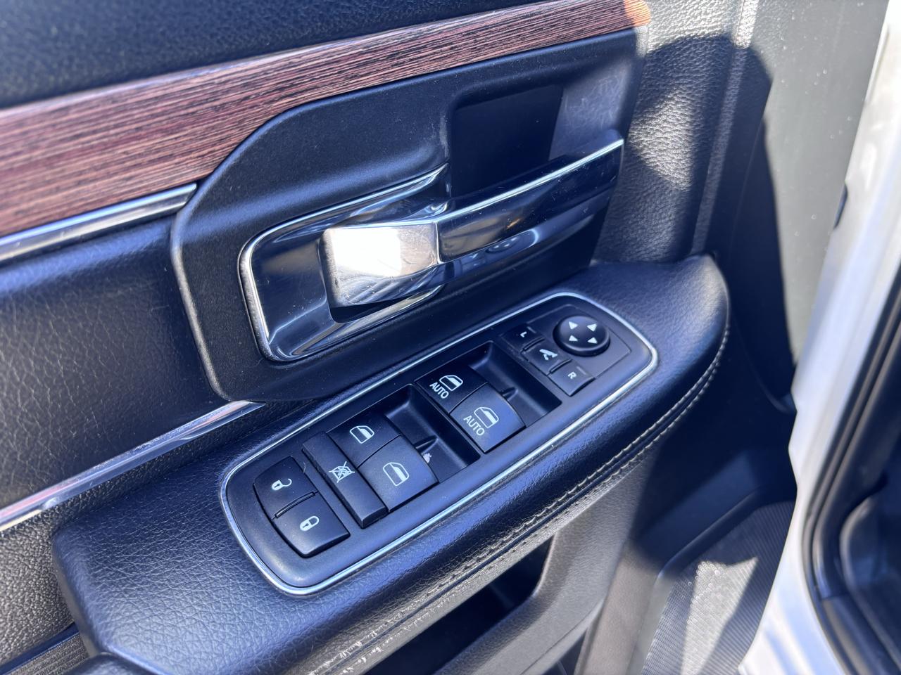 RAM 1500 Laramie 4x4 Crew Cab 6'4" Box 2018