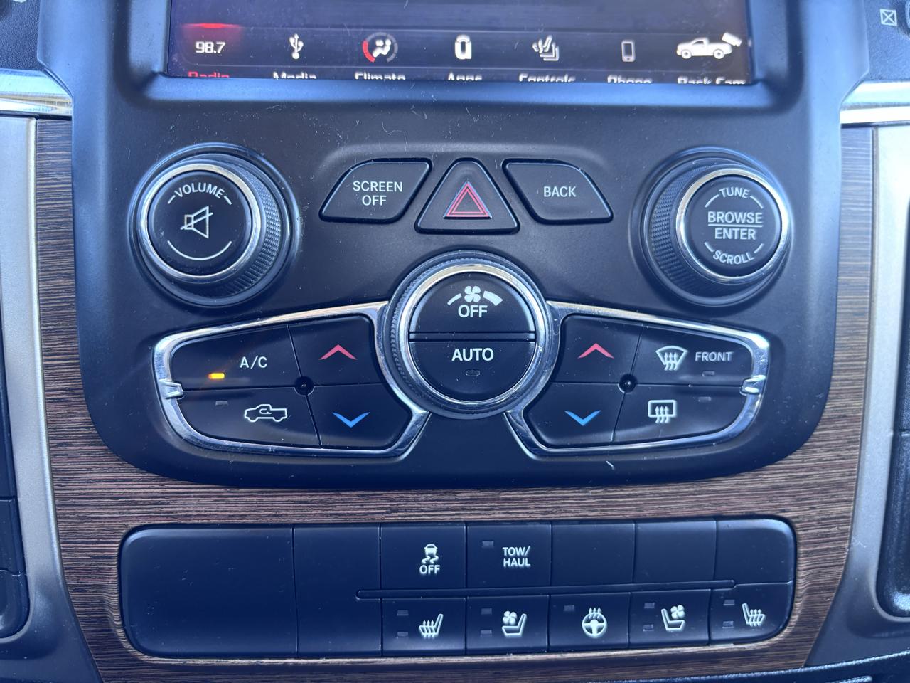 RAM 1500 Laramie 4x4 Crew Cab 6'4" Box 2018