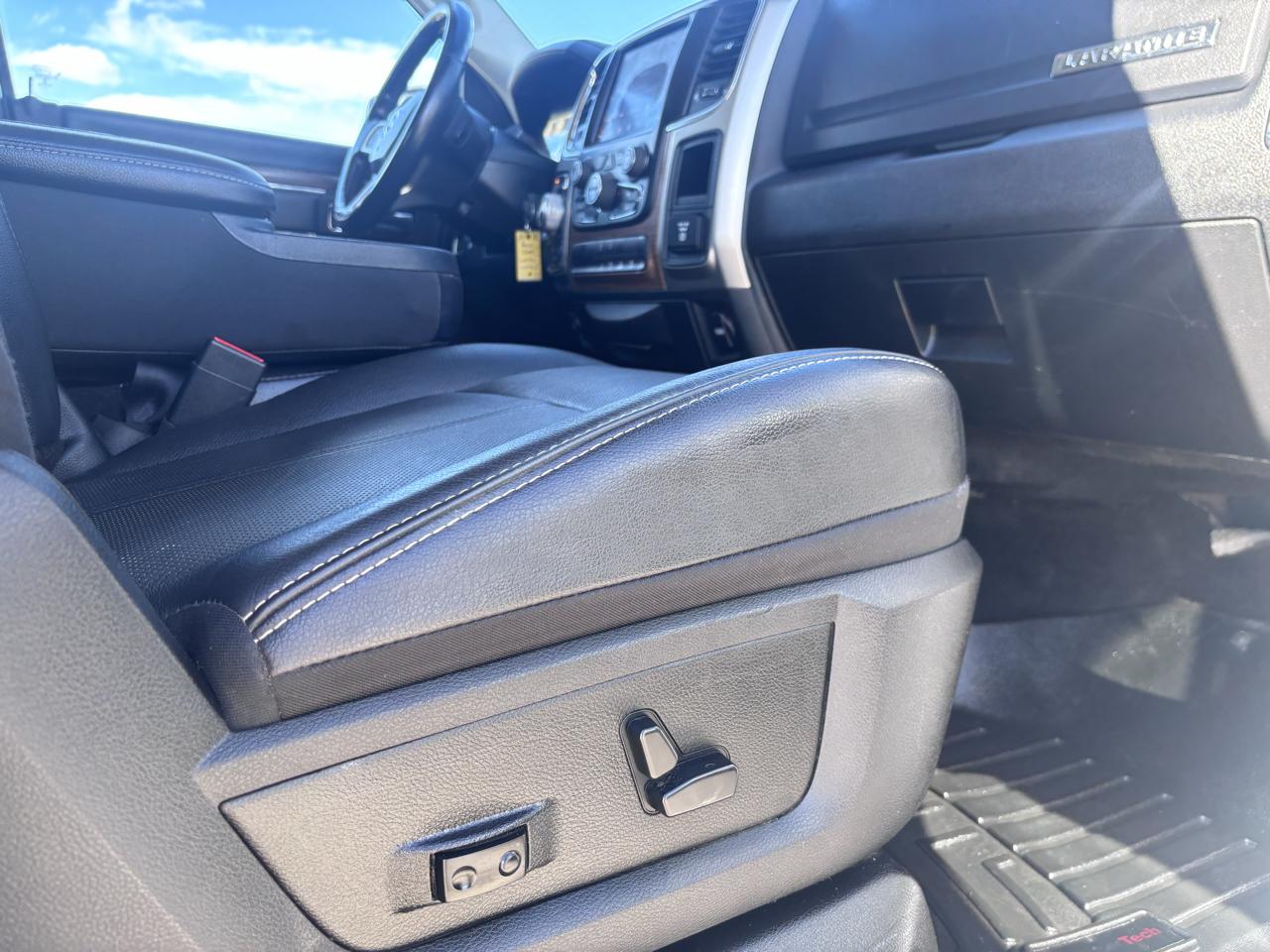 RAM 1500 Laramie 4x4 Crew Cab 6'4" Box 2018