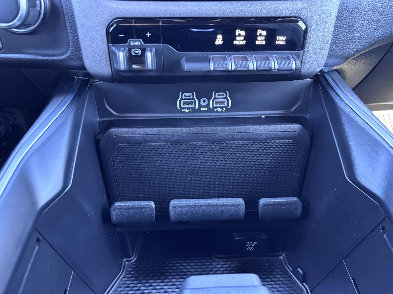 RAM 1500 Big Horn 4x4 Crew Cab 6'4" Box 2025